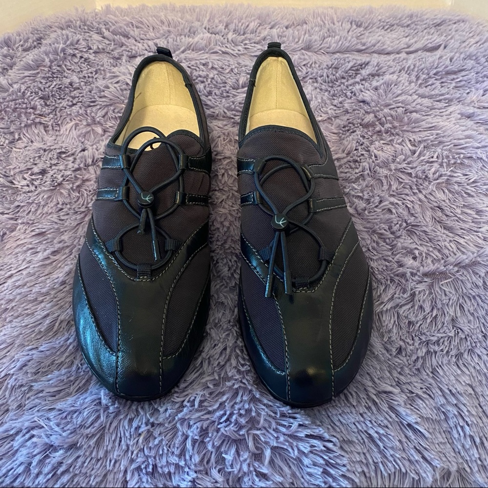 Liz Claiborne size 9 1/2 “Layton” shoes Navy